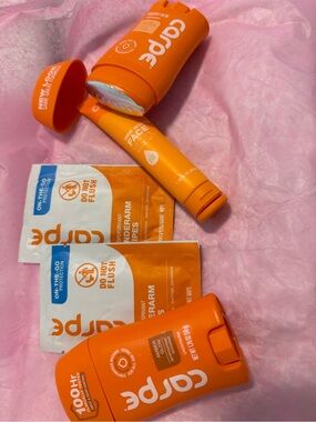 carpe peach and amber glow Deodorant & Body Wipes Set — Orange
